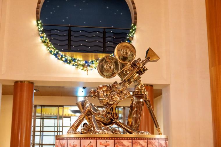 特別な 1 日を。クリスマスだけの光と魔法に包まれた「ディズニーホテル」へ