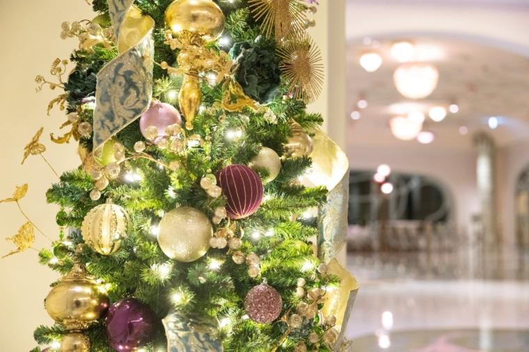 特別な 1 日を。クリスマスだけの光と魔法に包まれた「ディズニーホテル」へ