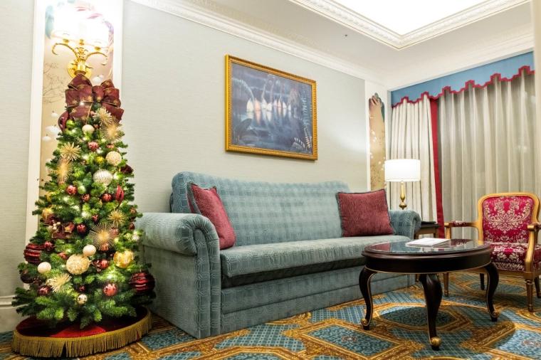 特別な 1 日を。クリスマスだけの光と魔法に包まれた「ディズニーホテル」へ