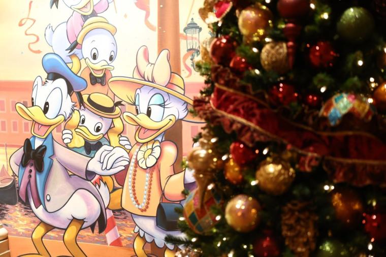 特別な 1 日を。クリスマスだけの光と魔法に包まれた「ディズニーホテル」へ