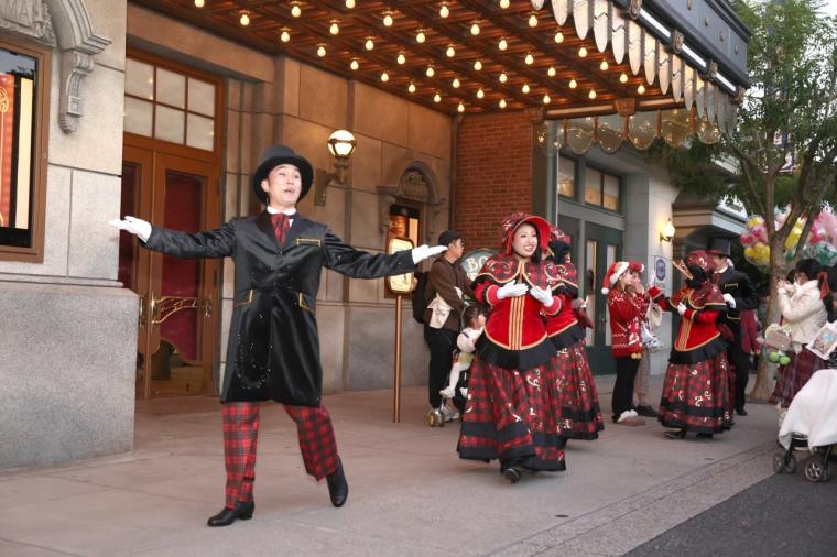 美しいツリーや歌声に感動。心に光が灯る、東京ディズニーシーのクリスマス