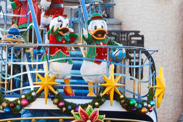 美しいツリーや歌声に感動。心に光が灯る、東京ディズニーシーのクリスマス