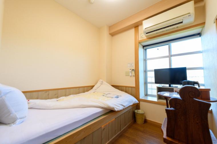 六番札所 温泉山 瑠璃光院 安楽寺（おんせんざん るりこういん あんらくじ）