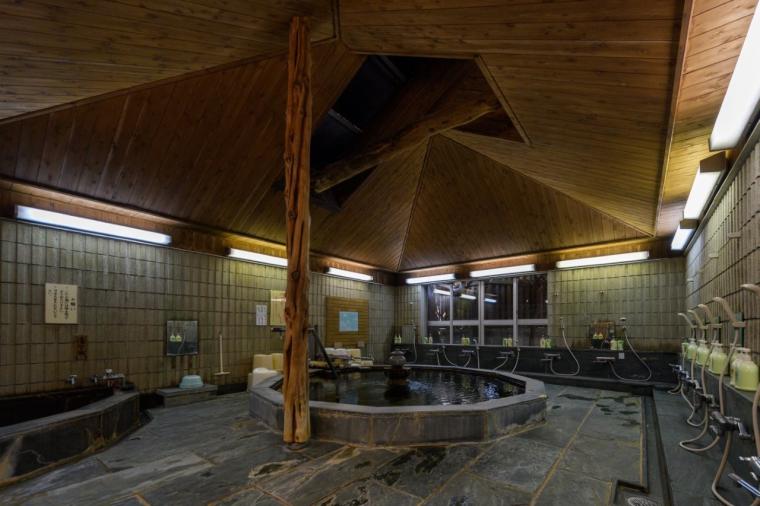 六番札所 温泉山 瑠璃光院 安楽寺（おんせんざん るりこういん あんらくじ）