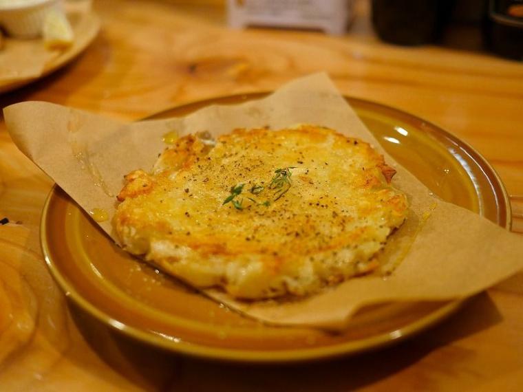 味の秘訣は衣にビール！？絶品フィッシュ＆チップスが楽しめるカウンターのお店【札幌・北18条駅新店】