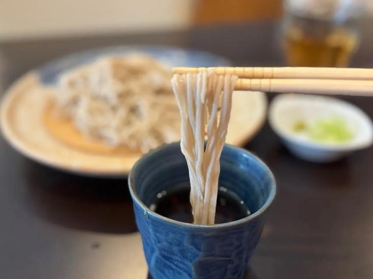 高岡まちなかでワンコイン朝ごはん【MANALANI Cafe】富山米おにぎり2個・味噌汁・ひとくち惣菜2品が500円