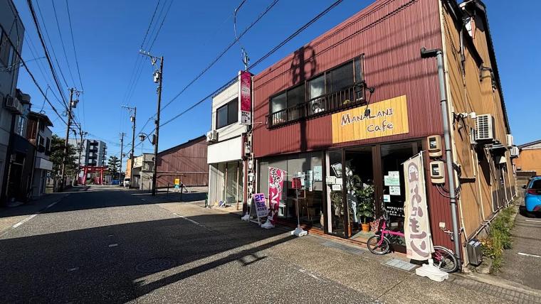 高岡まちなかでワンコイン朝ごはん【MANALANI Cafe】富山米おにぎり2個・味噌汁・ひとくち惣菜2品が500円