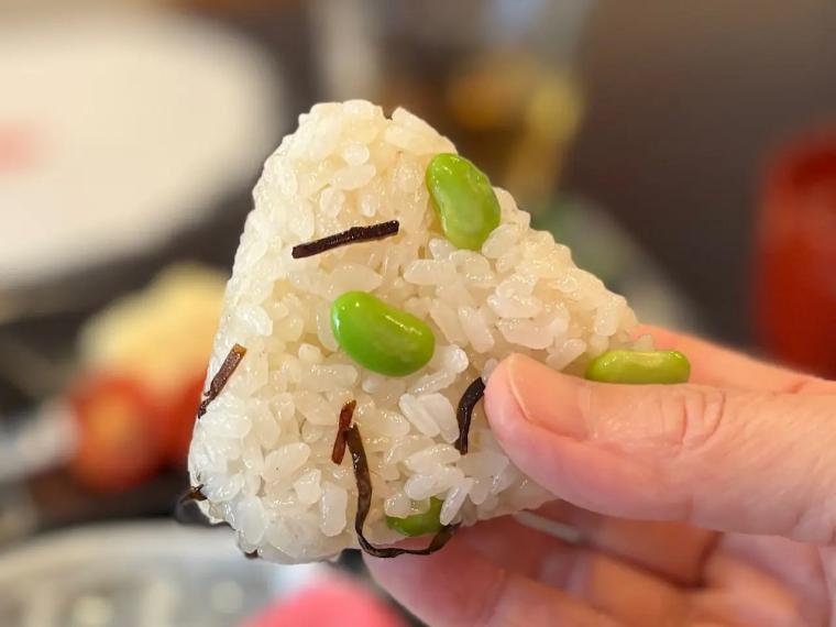 高岡まちなかでワンコイン朝ごはん【MANALANI Cafe】富山米おにぎり2個・味噌汁・ひとくち惣菜2品が500円