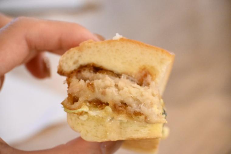 【高知】名物！紫黒うどんは必食！「直販所 山と川」