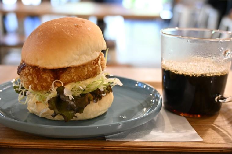 【高知】名物！紫黒うどんは必食！「直販所 山と川」