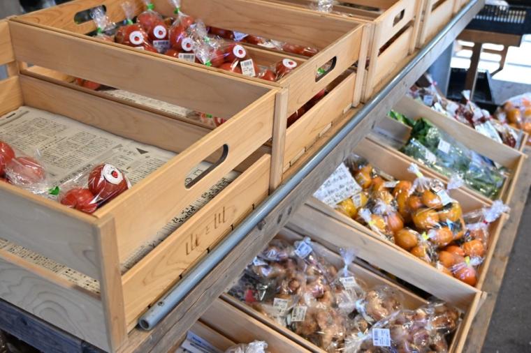 【高知】名物！紫黒うどんは必食！「直販所 山と川」