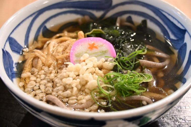 【高知】名物！紫黒うどんは必食！「直販所 山と川」