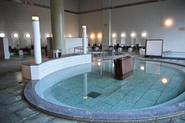 仁淀川を望む天然温泉×サンゴライト化粧水風呂も「亀の井ホテル 高知」