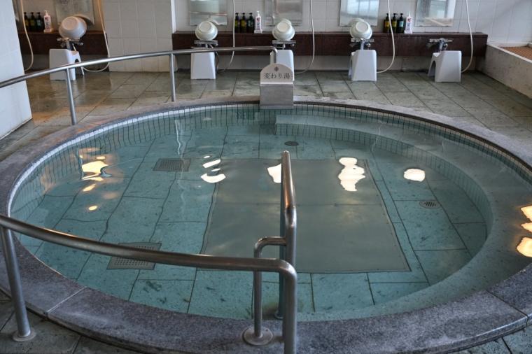 仁淀川を望む天然温泉×サンゴライト化粧水風呂も「亀の井ホテル 高知」