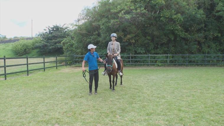 与那国馬の温もりに癒やされる！南城市の自然を満喫する乗馬体験「うみかぜホースファーム」（南城市）