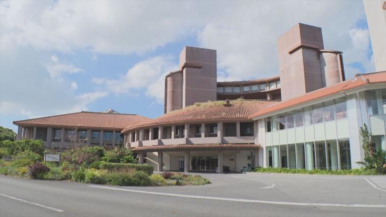 与那国馬の温もりに癒やされる！南城市の自然を満喫する乗馬体験「うみかぜホースファーム」（南城市）