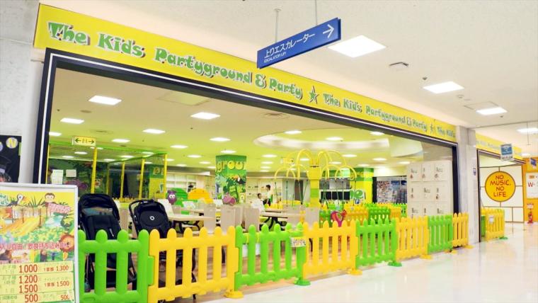 雨の日でも遊べる！海中観察・キッズスペース・プラネタリウムをめぐる親子ゆいレール散歩（那覇市）