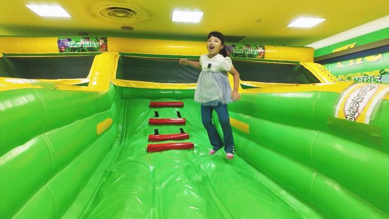 雨の日でも遊べる！海中観察・キッズスペース・プラネタリウムをめぐる親子ゆいレール散歩（那覇市）