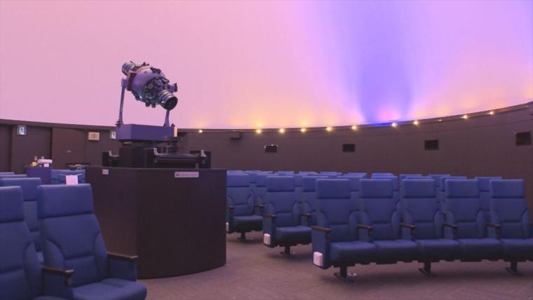 雨の日でも遊べる！海中観察・キッズスペース・プラネタリウムをめぐる親子ゆいレール散歩（那覇市）