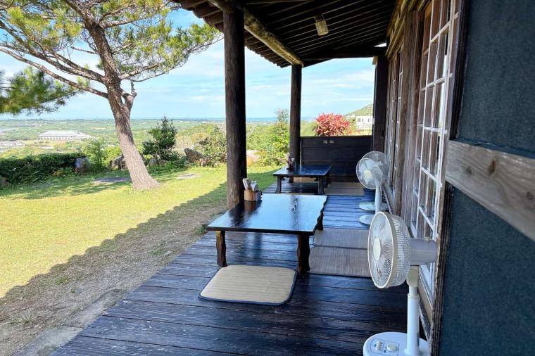 沖縄の絶景ピザスポット「ピザ喫茶 花人逢（かじんほう）」で過ごす至福の時間（本部町）