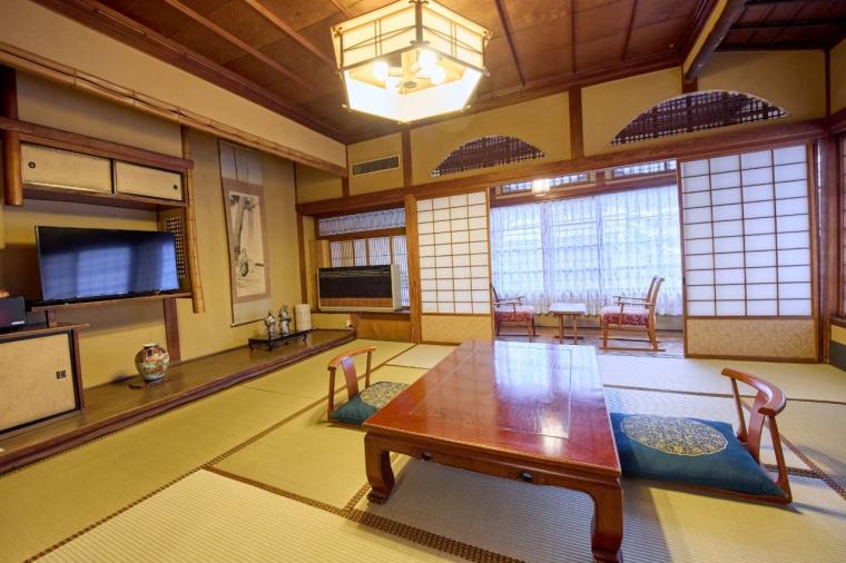 歴史の宿 金具屋