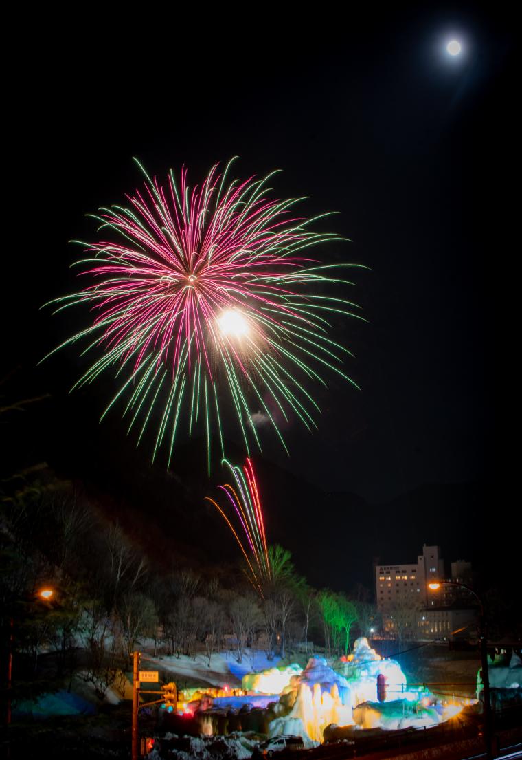 「層雲峡温泉 氷瀑まつり」冬花火