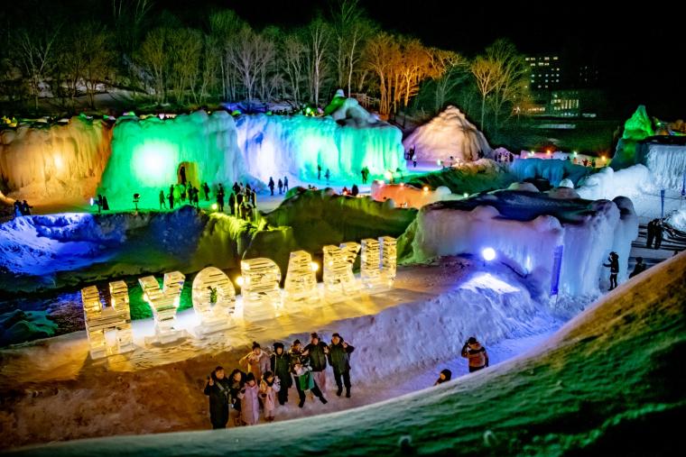 「層雲峡温泉 氷瀑まつり」会場の様子
