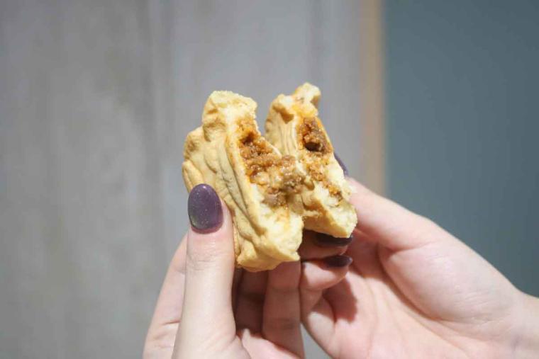 国際通りの食べ歩きグルメの新定番！もちもち生地のシーサー焼きがスイーツ系からおかず系まで揃う「はちよん」（那覇市）