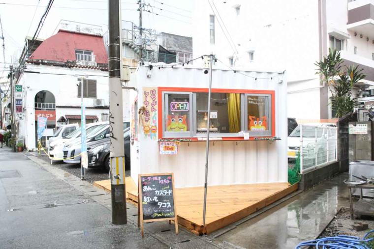 国際通りの食べ歩きグルメの新定番！もちもち生地のシーサー焼きがスイーツ系からおかず系まで揃う「はちよん」（那覇市）