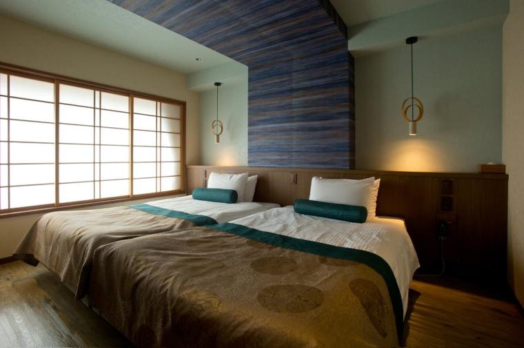 幻想的な厳島神社を一望。老舗宿「錦水館」で、地元の美味と温泉を堪能する大人の贅沢旅