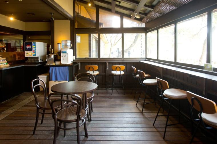 幻想的な厳島神社を一望。老舗宿「錦水館」で、地元の美味と温泉を堪能する大人の贅沢旅