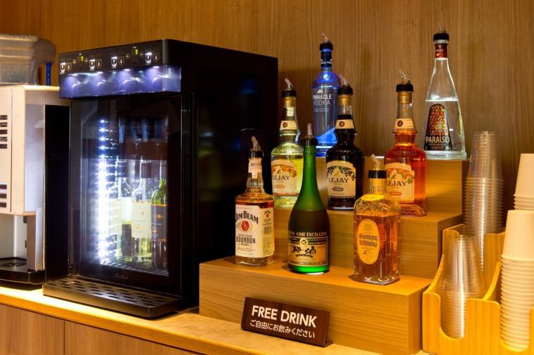 幻想的な厳島神社を一望。老舗宿「錦水館」で、地元の美味と温泉を堪能する大人の贅沢旅