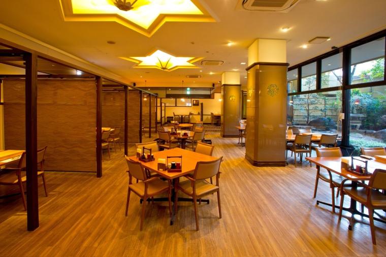 幻想的な厳島神社を一望。老舗宿「錦水館」で、地元の美味と温泉を堪能する大人の贅沢旅