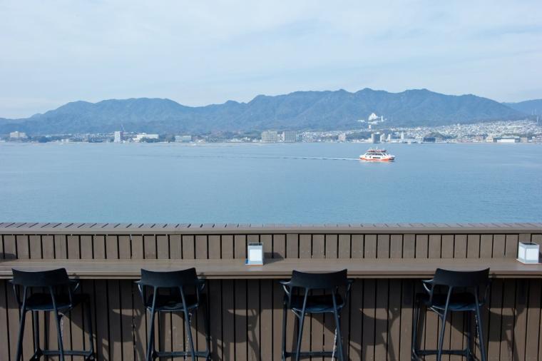 幻想的な厳島神社を一望。老舗宿「錦水館」で、地元の美味と温泉を堪能する大人の贅沢旅