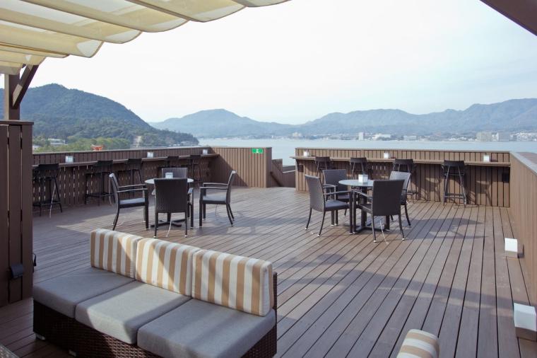 幻想的な厳島神社を一望。老舗宿「錦水館」で、地元の美味と温泉を堪能する大人の贅沢旅