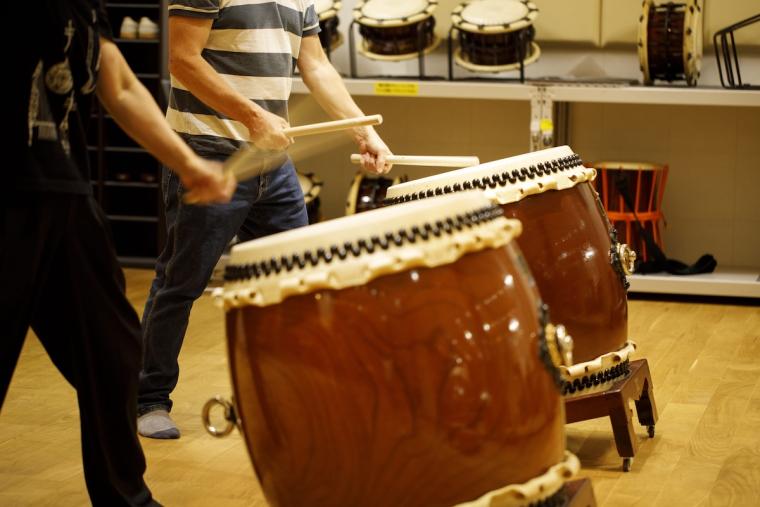 【石川の体験・アクティビティ】白山市「浅野太鼓楽器店」の和太鼓見学・体験ツアー（60 分）