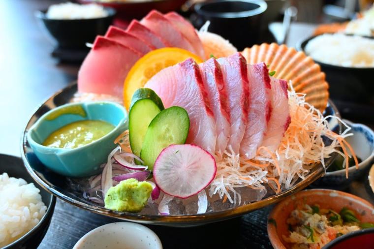 インパクト抜群の見た目＆ボリュームで大人気「市場レストラン 西村商店」