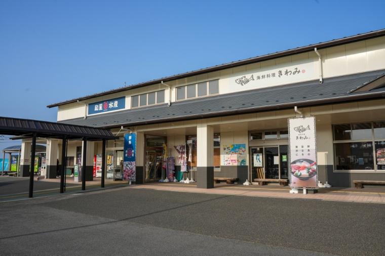 鳥取の冬の味覚「カニ」たっぷりの海鮮丼をリーズナブルに楽しめる道の駅レストラン