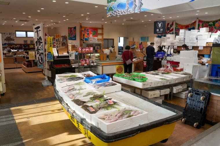 鳥取の冬の味覚「カニ」たっぷりの海鮮丼をリーズナブルに楽しめる道の駅レストラン