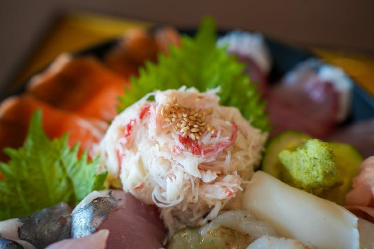 鳥取の冬の味覚「カニ」たっぷりの海鮮丼をリーズナブルに楽しめる道の駅レストラン