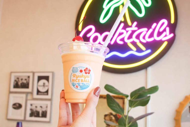 あぐー豚を肉巻きおにぎりとサンドイッチで！「琉球ライスボール」で叶える至福の国際通り食べ歩き（那覇市）