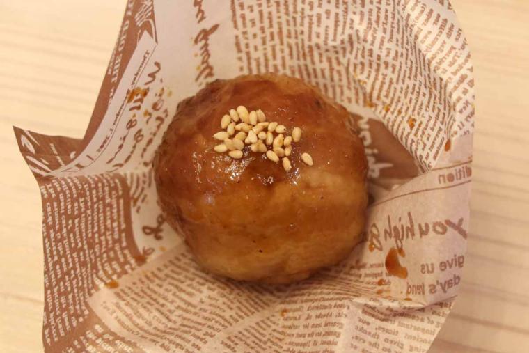 あぐー豚を肉巻きおにぎりとサンドイッチで！「琉球ライスボール」で叶える至福の国際通り食べ歩き（那覇市）