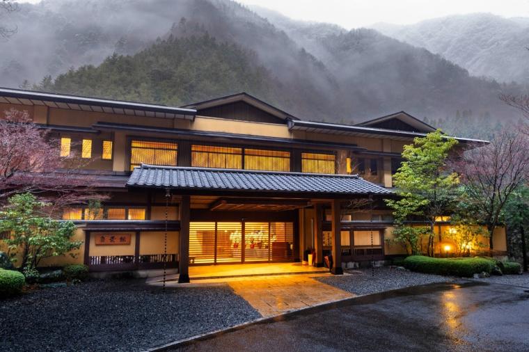 西山温泉 慶雲館