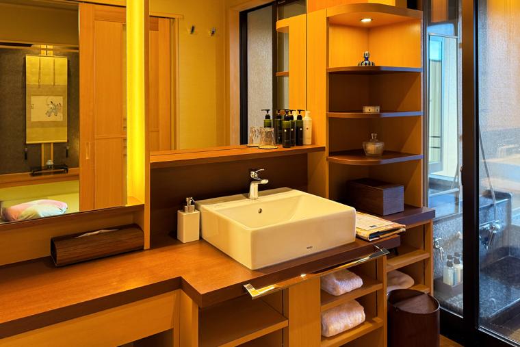 洞窟風呂の宿 百楽荘