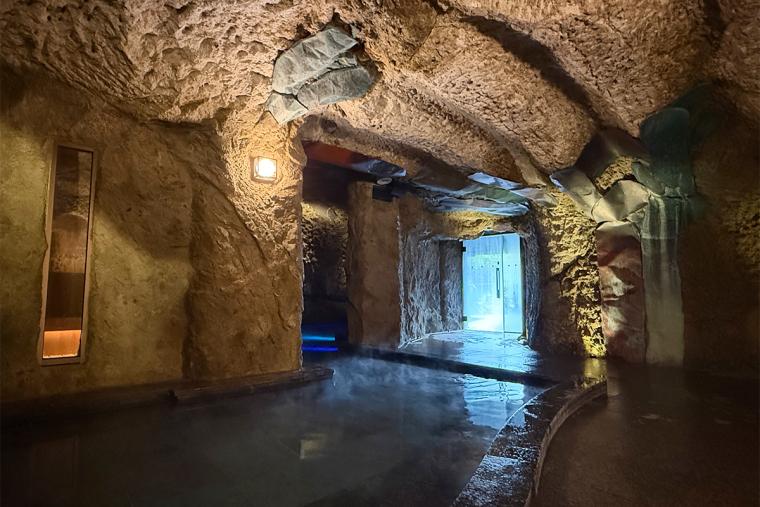 洞窟風呂の宿 百楽荘