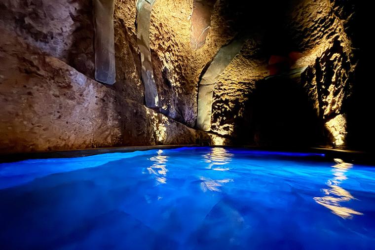 洞窟風呂の宿 百楽荘