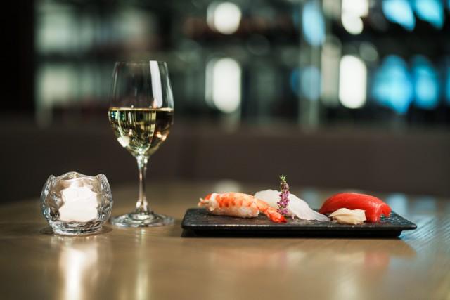 【絶景ホカンス】憧れホテルが隠れたビュースポットに！？非日常な特等席で春景色に出会う