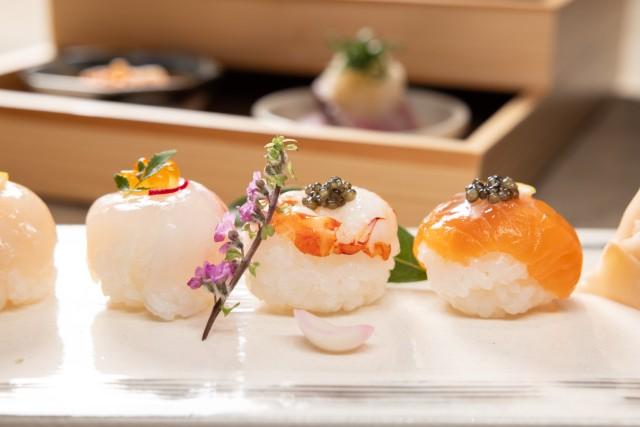 【絶景ホカンス】憧れホテルが隠れたビュースポットに！？非日常な特等席で春景色に出会う