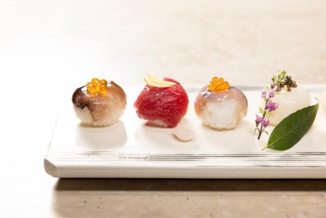 【絶景ホカンス】憧れホテルが隠れたビュースポットに！？非日常な特等席で春景色に出会う