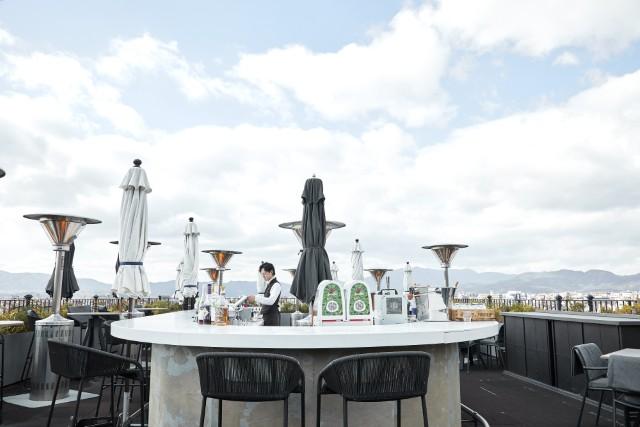 【絶景ホカンス】憧れホテルが隠れたビュースポットに！？非日常な特等席で春景色に出会う